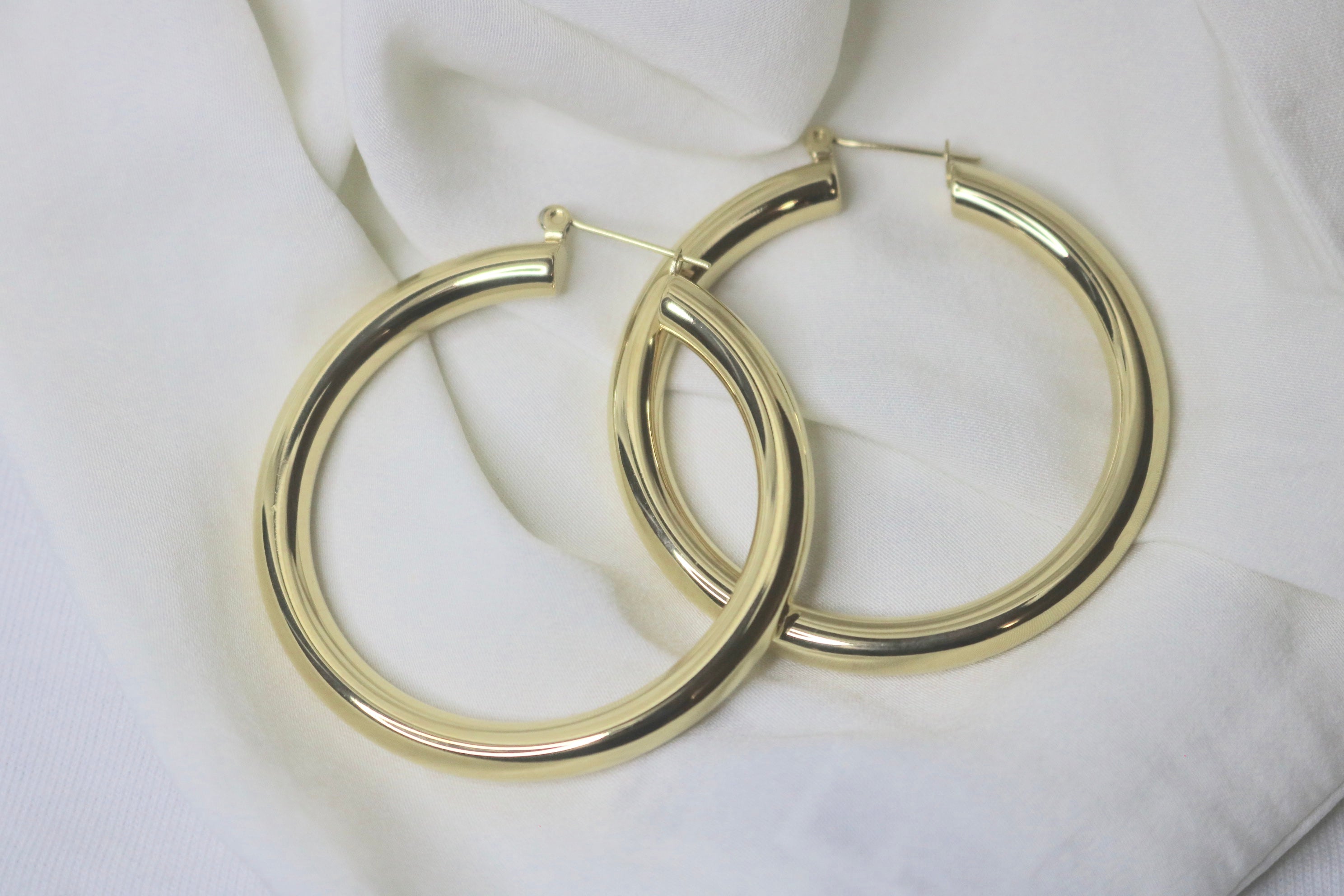 Minimalist Tube Hoops – M.I. The Collection